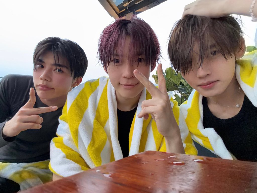 ppokkodong swimming selca🏊