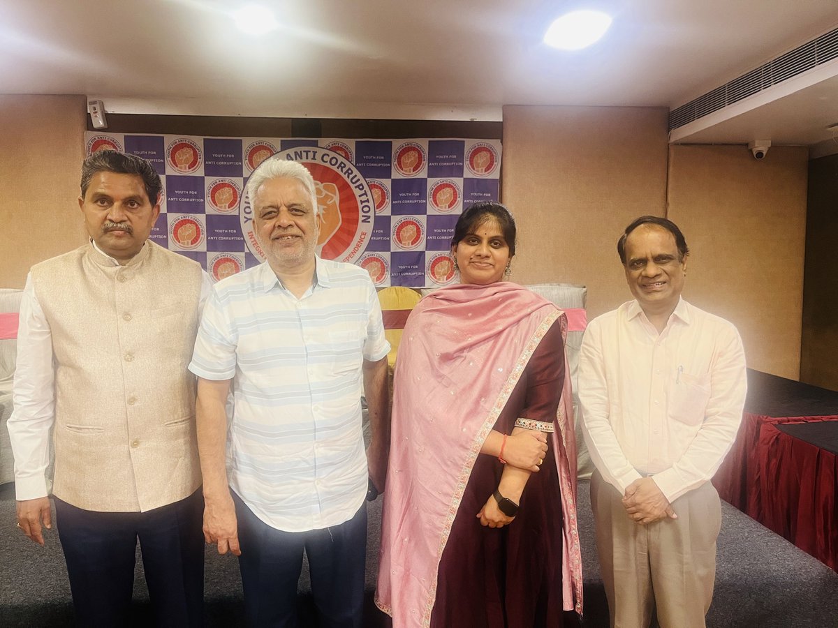 With Sri.Ajay Mishra garu IAS(former Addl.CS),Sri Varra Venkateshwarlu garu(Telangana Police Complaints Authority member) and Sri Vidya Sagar garu (OSD to CM Office) at YAC event today.

#Telangana #Adilabad 

<a href="/mundadugu/">Mundadugu Digital Media</a> <a href="/YOUTHFORANTICO3/">YOUTH FOR ANTICORRUPTION</a>