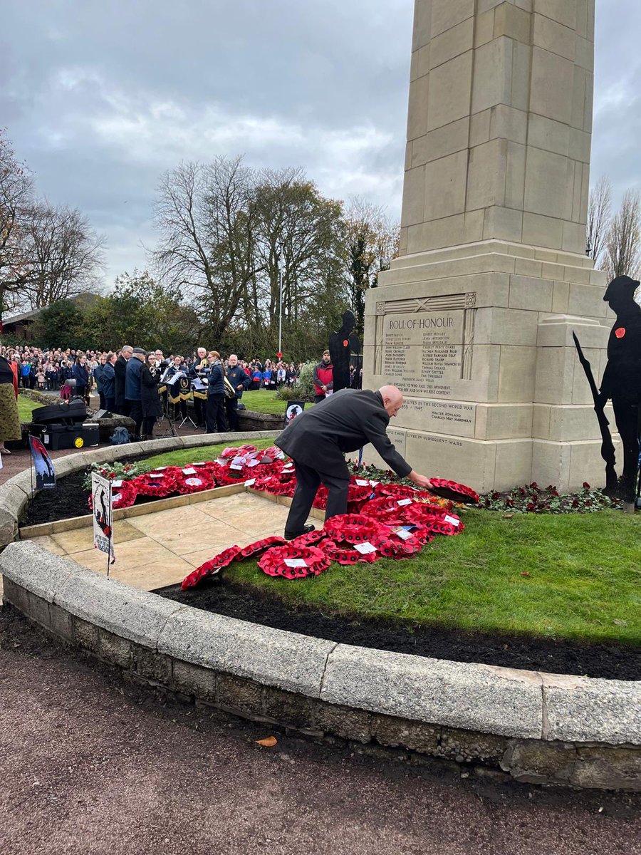 Conservative candidate for Davyhulme, <a href="/JRCoupe54/">Jonathan Coupe</a> paying his respects today by laying a wreath in remembrance of those who served and sacrificed.
Lest We Forget. 🇬🇧