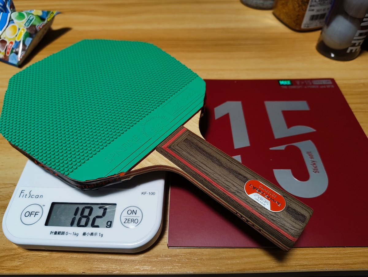 もはや剥がしたり貼ったりするのが趣味なんじゃないか。
どうでもいいはずなんだけど、このあずき色のジャケット好き。

ちょい前は漢なんたから硬くないとさ！とか思ってたけどソフト名乗る物の方が本当は丁度いいと気付いたもうすぐ44歳の晩秋。
#V15スティッキーソフト 
#スピンファイアソフト