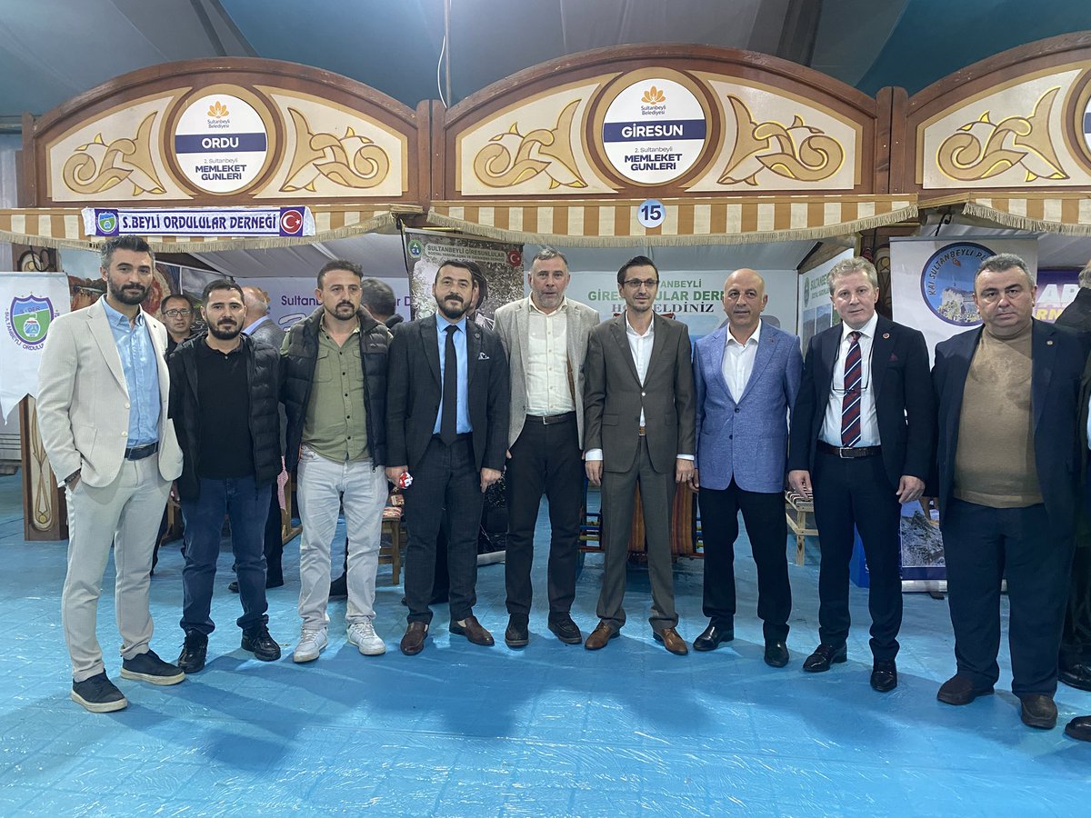 Sultanbeyli Memleket Günleri’nde kıymetli hemşerilerimizle ve dostlarımızla bir araya gelmenin mutluluğunu yaşıyoruz.

Birlik, beraberlik ve memleket sevgisinin en güzel örneklerinden birini sergilediğimiz bu anlamlı buluşmalara devam ediyoruz.