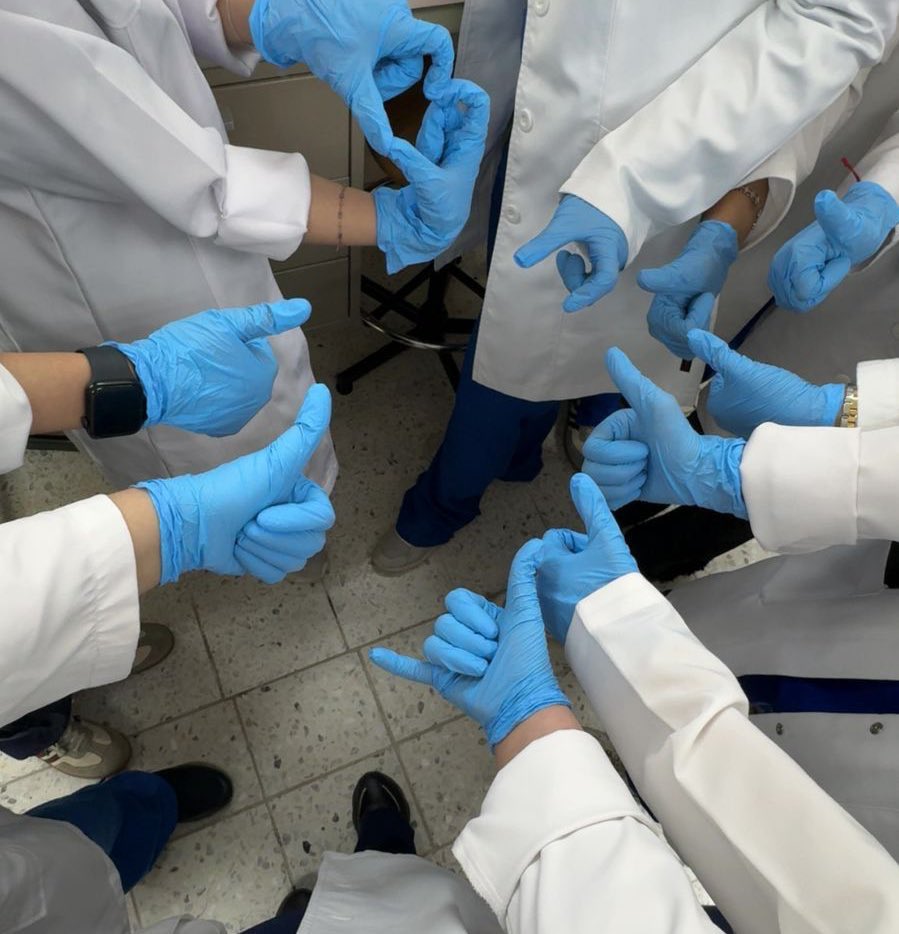 4i_illi's tweet photo. Phlebotomy lab today 🩸 
#Lab25 #phlebotomy https://t.co/LAqDsYaOta