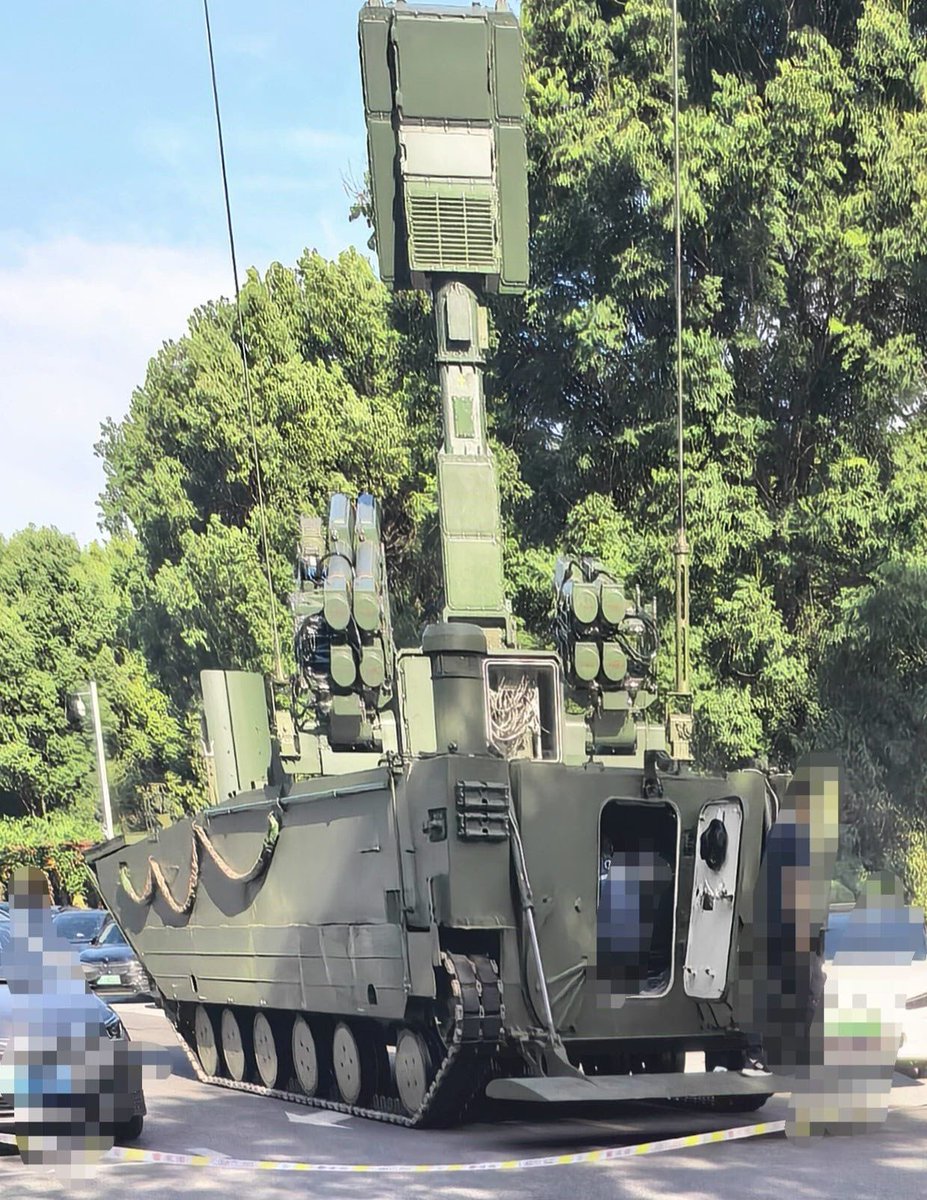 Amphibious version of the HQ-13 SHORAD. The missile system is installed on the Type 05 amphibious vehicle chassis.