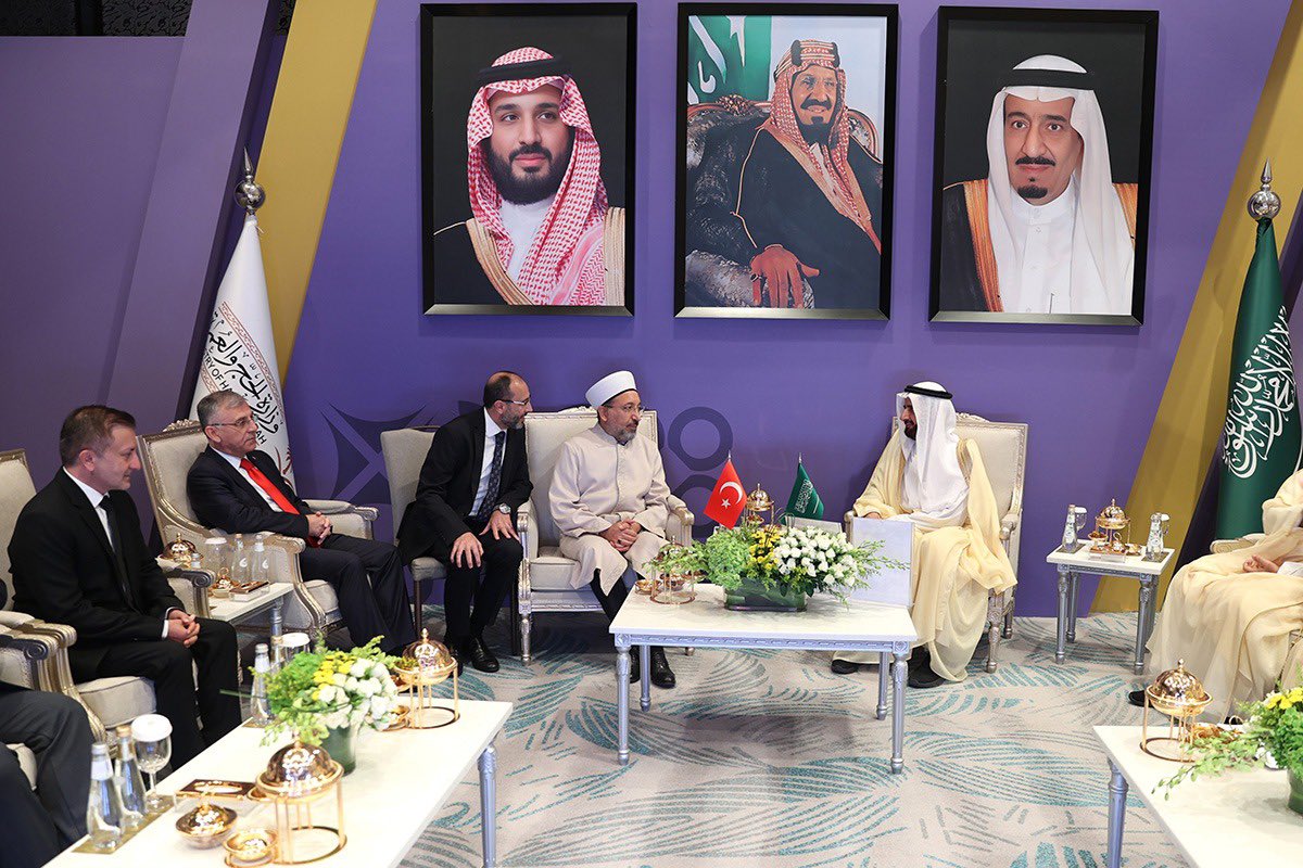 Başkanımız Diyaeddin ŞAHİN, Diyanet İşleri Başkanımız Prof. Dr. Safi Arpaguş’un başkanlığındaki Türkiye heyeti ile birlikte Suudi Arabistan Hac ve Umre Bakanı Dr. Tawfiq bin Fawzan Al-Rabiah ile bir araya geldi.

İstişare toplantısının ardından 2026 Hac Protokolü imzalandı.