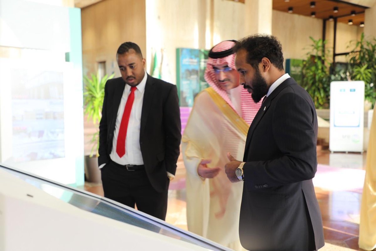 MoysFGS's tweet image. Minister @M_AbdikadirAli met with Sultan Al-Marshed, CEO of the Saudi Fund for Development, to advance cooperation on improving Somalia’s sports infrastructure, including rebuilding major stadiums across the country. 🇸🇴🤝🇸🇦 #Somalia #SportsDevelopment