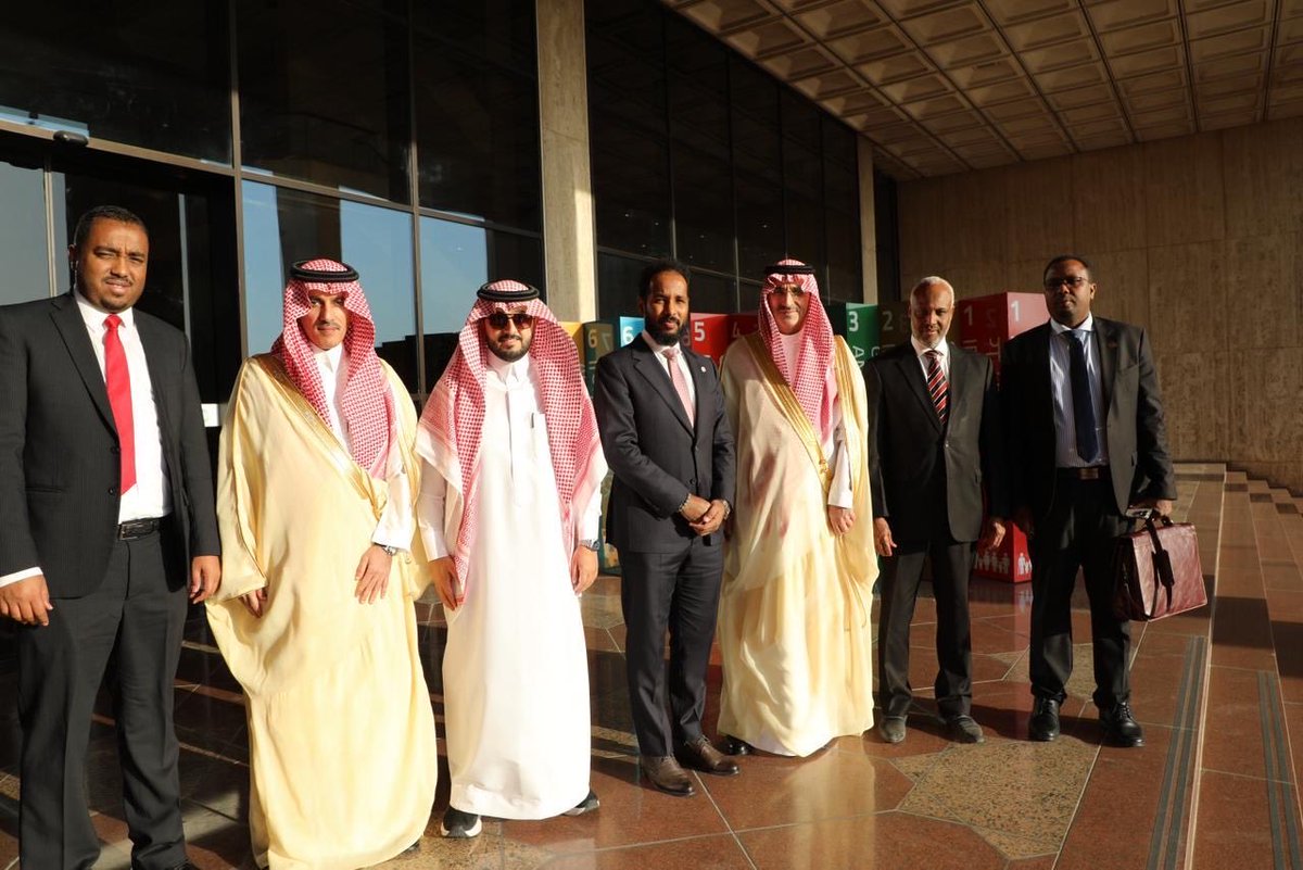MoysFGS's tweet image. Minister @M_AbdikadirAli met with Sultan Al-Marshed, CEO of the Saudi Fund for Development, to advance cooperation on improving Somalia’s sports infrastructure, including rebuilding major stadiums across the country. 🇸🇴🤝🇸🇦 #Somalia #SportsDevelopment