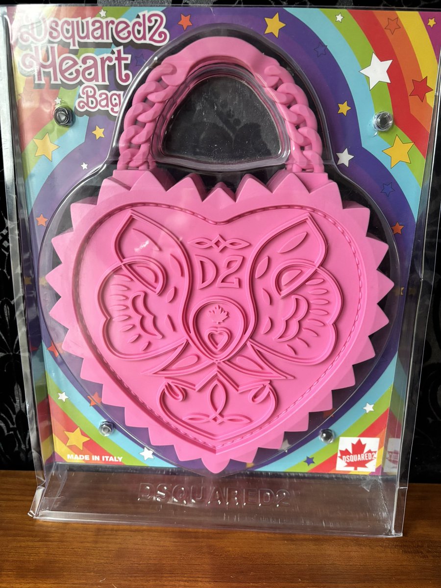 SteveWoolley7's tweet photo. @adiFamily_ One for the ladies (or gents looking for a chrimbo gift) genuine DSquared2 pink plastic handbag, NWOT, bought in Venice 2024, original (slightly damaged) packaging, never been used only took out the pack for the pics. Looking for £150, as currently online for £250-319. https://t.co/JxAyTGZ7PH