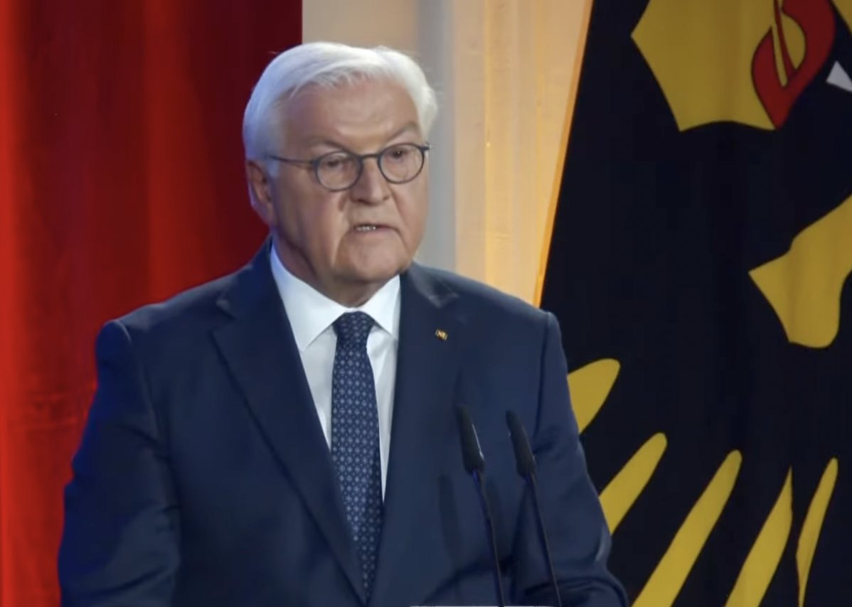 Steinmeier ist ja bekannt für seine Entgleisungen und seine politische NICHT-Neutralität. Doch die Rede heute war wirklich der Gipfel. Noch nie hat ein Bundespräsident in dem Maße einen Großteil der Deutschen Bevölkerung verhöhnt, wie es Steinmeier tut. Video folgt