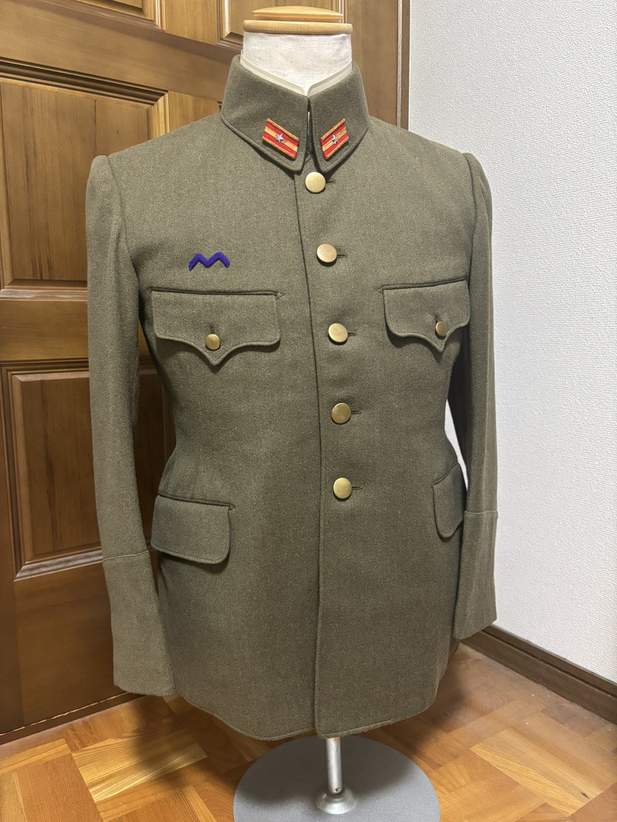 満州国軍将校　ウール製　ジャケット➕制帽➕襟章　特別企画　精密復刻版 高めの台襟に開きの小さい折襟、そして絞りに絞ったウエスト、と正しく