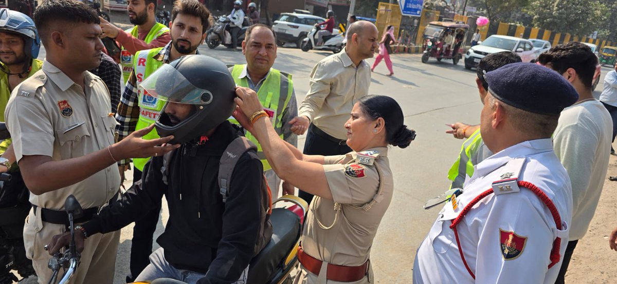 Gurugram Traffic Police tweet media