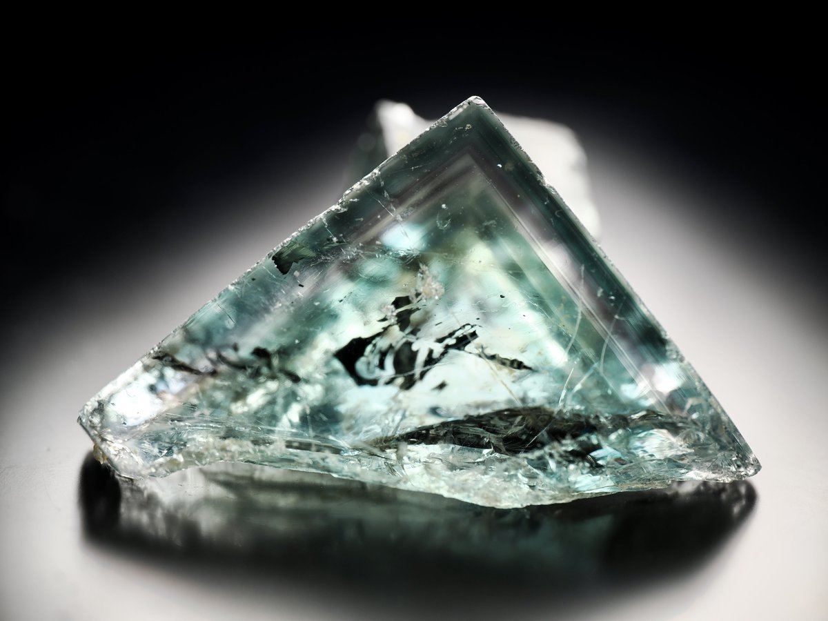 ナイジェリア産フローライト 小さな星雲さん(@chiisanaseiun)にて