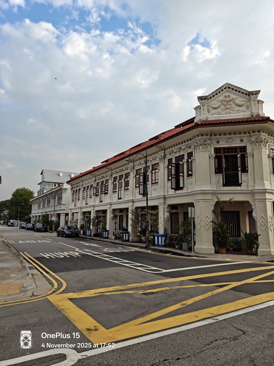 AJ__abhinav's tweet photo. Exploring Singapore's vibrant streets with the OnePlus 15 camera! What do you think of the shots?
 #Photography 
📸 #Singapore #OnePlus15 #oneplusindia https://t.co/sGiQTnb0L5