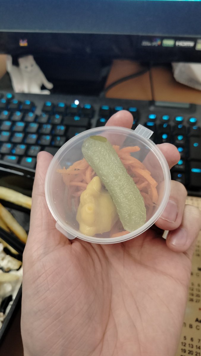 Заказывал сегодня шаву

Помимо всего прочего в составе были "патиссоны, маринованные огурцы". Что привезли по факту: четвертинку и половинку

Не, я понимаю, что доёб за грамотность и всё такое. Но зачем писать "патиссоны", когда их даже одного нет целиком)