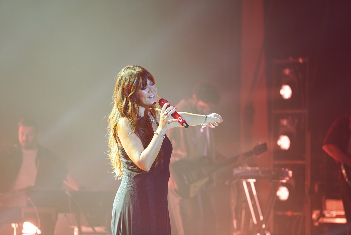 🎤 Coa súa inconfundible sensibilidade e letras que tocan a alma, Vanesa Martín namorou co seu traballo a todas as persoas asistentes.

✨ Grazas por unha noite inesquecible, chea de emocións e boa música no <a href="/PalacioOpera/">Palacio de la Ópera</a>.