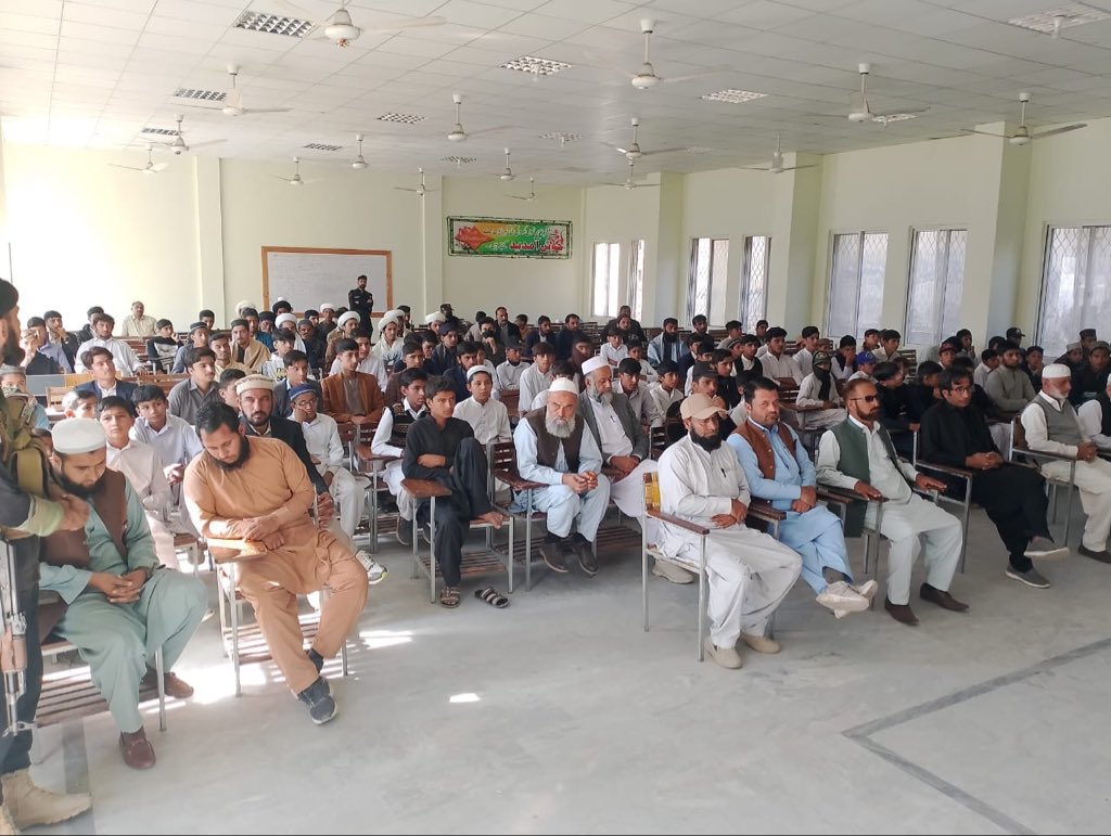 Afridayyyy's tweet photo. #LowerChitral #SwatValley #Tribal #Education #SecurityForces
سوات کے علاقے کبل میں سرکاری سکول میں سیکیورٹی فورسز نے اقبال ڈے کے حوالے سے تقریب منعقد کی اور ان کی زندگی اور کام پر روشنی ڈالی تاکہ نوجوان نسل سیکھ سکھے https://t.co/OhAmWZgZKb