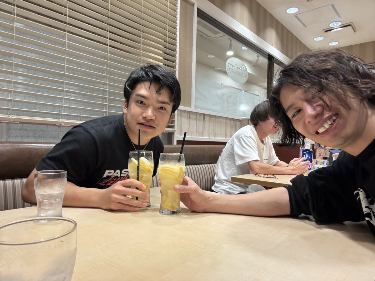 Re;pagersのメンバーの方も観に行ってたから、お疲れ様会しつつ音楽の話たくさんしてきたよﾝﾜﾝﾖﾝ