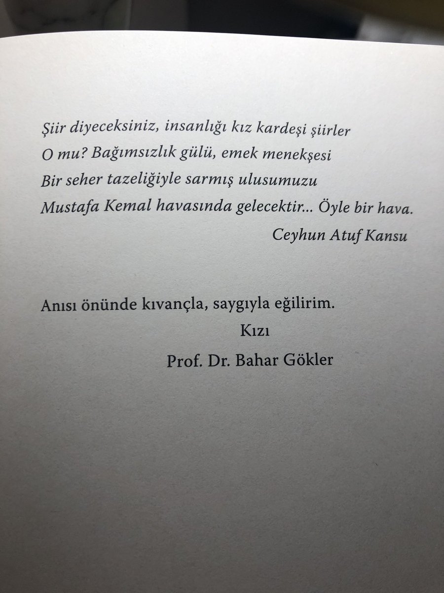 Necatigil’in “Atatürk şiiri” kadar güzel bir şiir. Herkes Atatürk’le ilgili şiir yazamaz. Yazmasın da zaten.