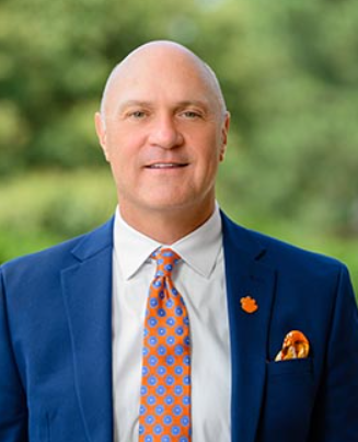 NizNellie3's tweet photo. 🚨 UPDATE:

The unhinged Clemson University student, who just last week publicly supported and celebrated the ass*ssination of Charlie Kirk, has repeatedly, on video, glorified his murder on campus. This student is a safety threat.

University president Jim Clements is silent. https://t.co/cVjy2ZYF7T