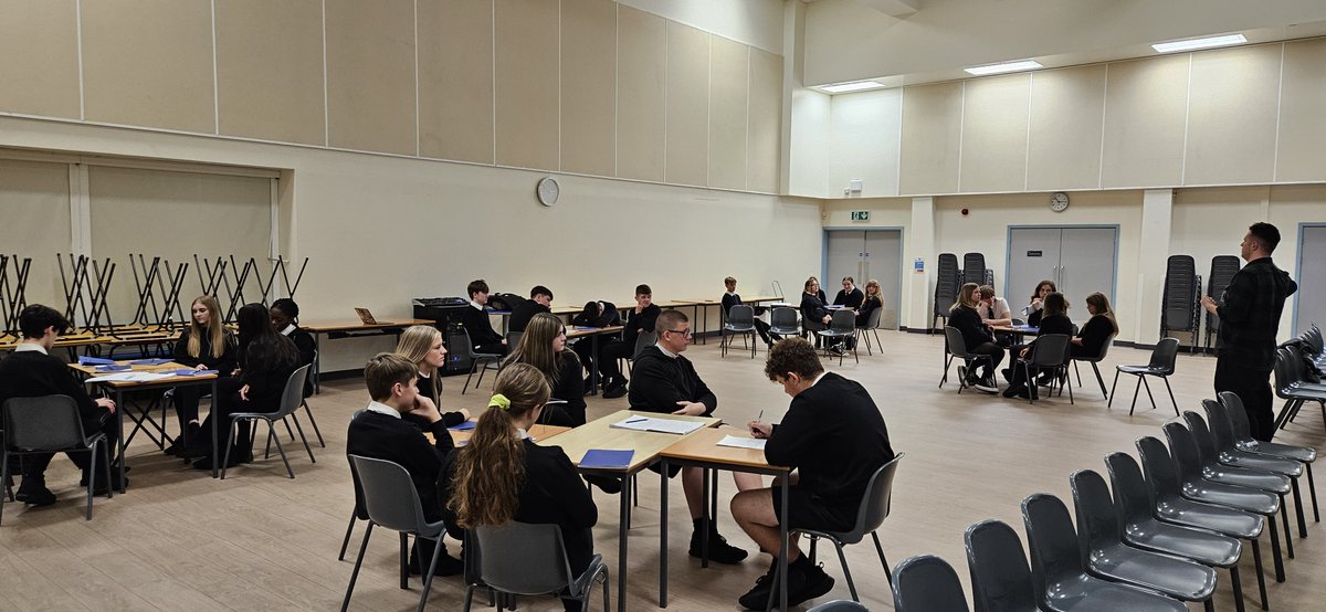 S3 pupils explored character writing with Robbie Gordon from Wonder Fools Theatre 🎭 ahead of the Óran performance at the Millennium Centre, Stranraer.