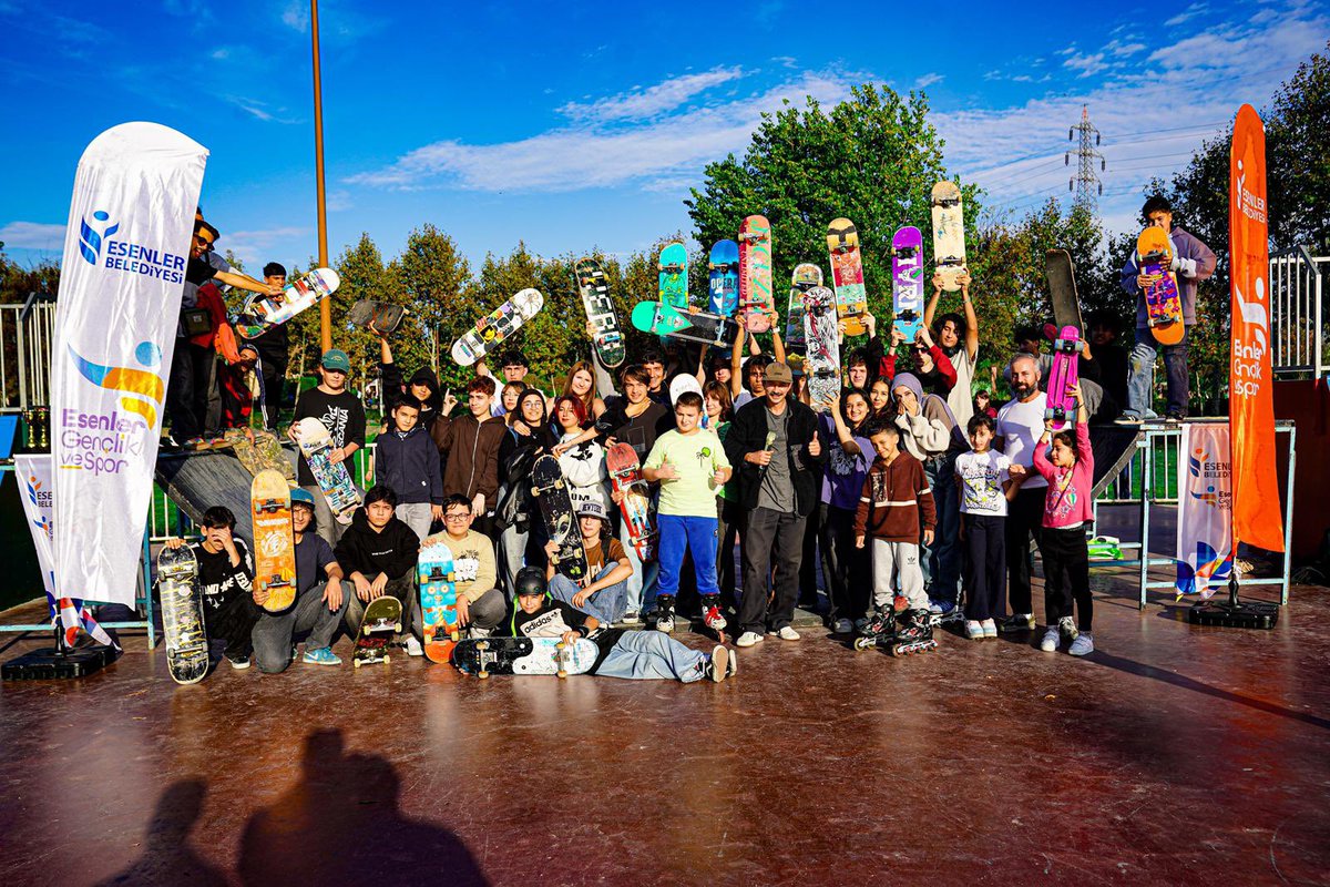 Ayrıntıyı fark edenler beğendi bile… 🖤

Esenler’in ilk #kaykay turnuvası harika bir katılımla efsane görüntülere sahne oldu. 🏆🛹