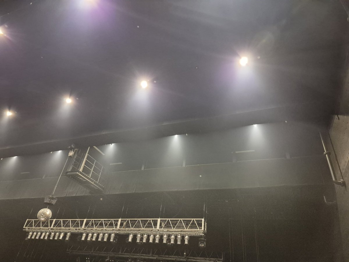 今日はここに来ました
雨降って、ちょっと寒かったけど
熱いライブでしたｄ(≧∀≦)ｂ
ツアー完走、お疲れさまでした🍀
そして
追加公演ありがとうございますぅぅぅ
生きなきゃーﾟ+.ヽ(≧▽≦)ﾉ.+ﾟ
#センミリ
#カフネツアー