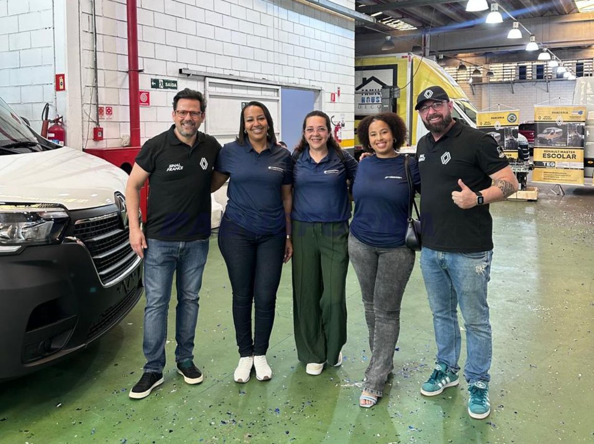 fabusforma's tweet photo. No último sábado, a #Fabusforma marcou presença no evento promovido pela #RenaultSinal, onde foram apresentadas soluções voltadas ao segmento do #transporteescolar. Além da exclusividade do modelo com 24 lugares, também apresentamos as opções de 10 e 20 lugares.
#Renault https://t.co/DXLySscQHY