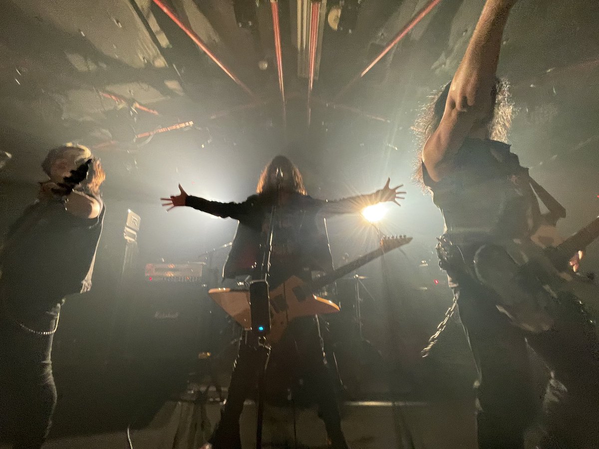 2025/11/9 MELT4レコ発 甲府KazooHall②/3
こんな激しくて楽しいバンドがあるんだ！MAX'N🤘2週連続Kazoo､今日も熱い魂を目の前で感じる！BULLET🤘フロアで放つ音塊､轟音､狂気！GOAT🤘メタルだ…コレぞ紛う事なきヘヴィ･メタルだ！MELT4🤘(つづく)