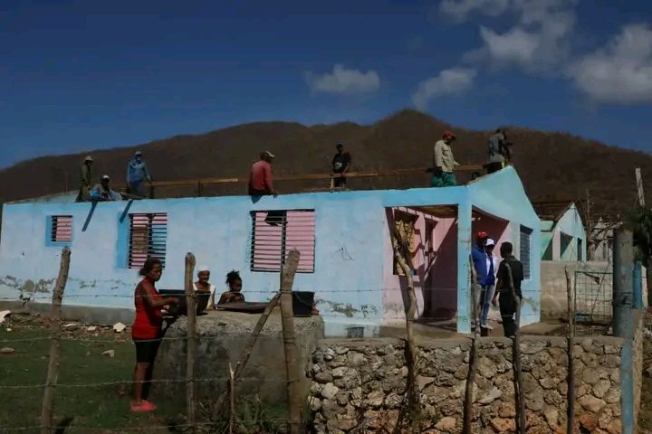 "Hay un Partido donde se unen todas las fuerzas de la Revolución, nacionales y locales: gobierno, Fuerzas Armadas, MININT, organizaciones políticas, de masas y sociales. Una red social verdaderamente poderosa, porque no se cae cuando falla Internet".
<a href="/DiazCanel/">Oscar Diaz-Canel</a>
#FuerzaCuba