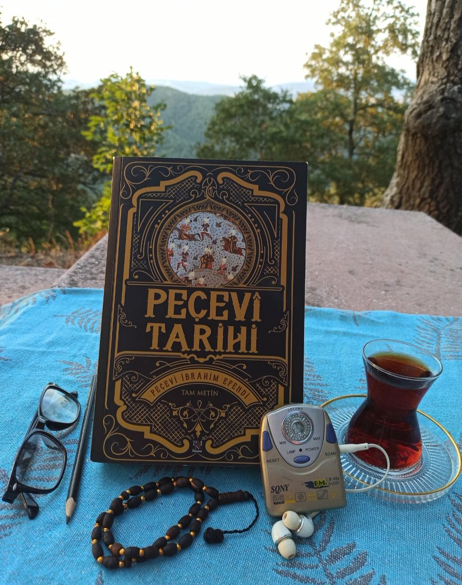 Cihan padişahı ile fukara dilenciler, ecelin pençesinde eşittirler.
🎼🎵#kitap #çay #müzik #huzur #manzara #sonbahar #oku #osmanlı #peçevi #tarihi #1520 #1640 #8  #padişah #devlet #yönetim #idare #ekonomi #askeriye #din #bürokrasi #diplomasi #silah #seferler #fetih
