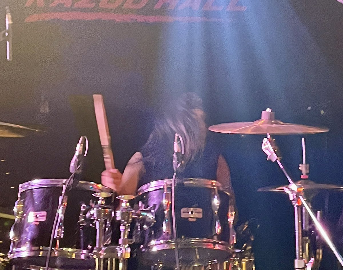 2025/11/9 #MELT4 レコ発ﾂｱｰ
甲府KazooHall③/3 
ど頭のリフから即メタルの世界に引き込まれた😆スラッシーな曲からメロディアスな曲まで。鋭い切れ味&amp;悶絶リードのG､動きも音もキレッキレB､どっしりかつ抜けのよいパワーDs､クリーンと歪みが共存Vo！また山梨でピュアメタルを放ちに来てほしい🤘