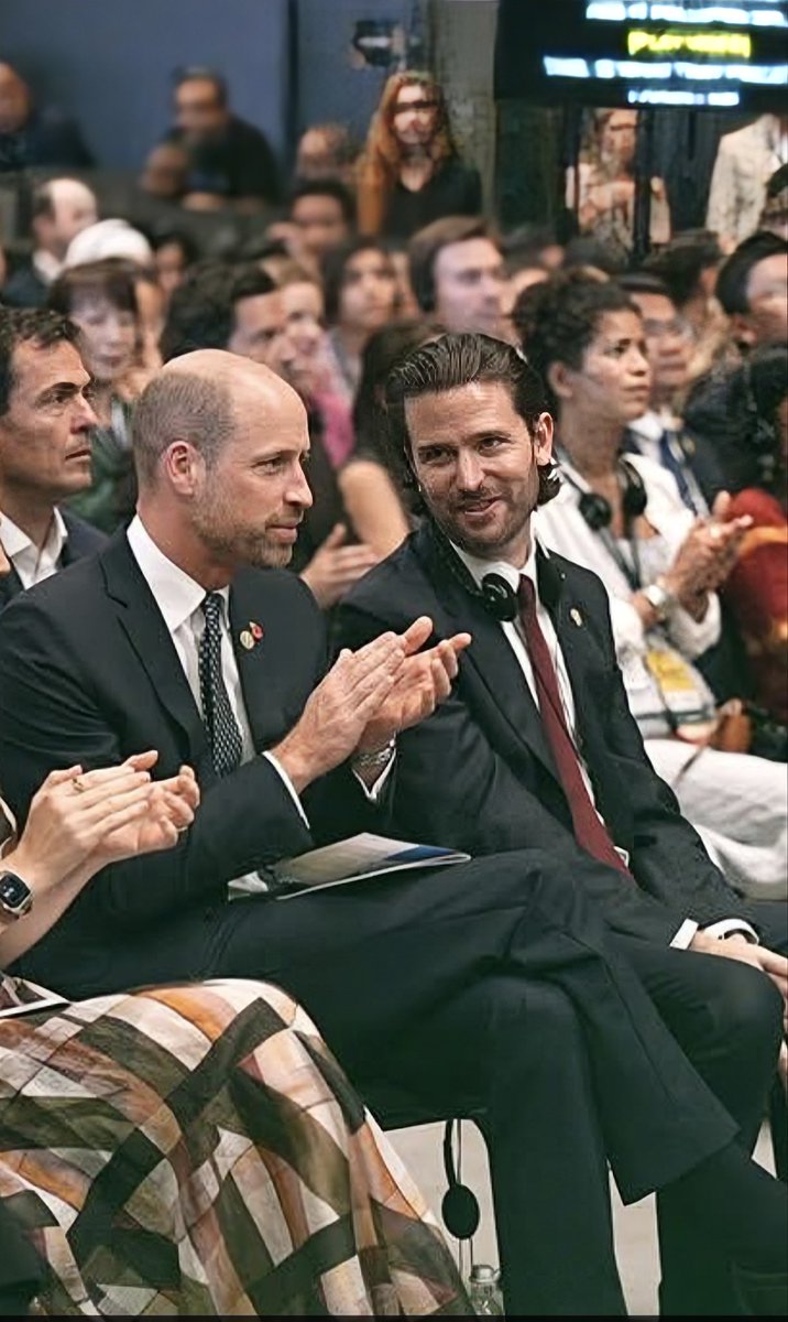blakjaxx's tweet photo. The look on Jason Knauf's face says it all

#PrinceWilliam #MyBoo #SoInLove #2Become1 https://t.co/PxnHsJFKb5