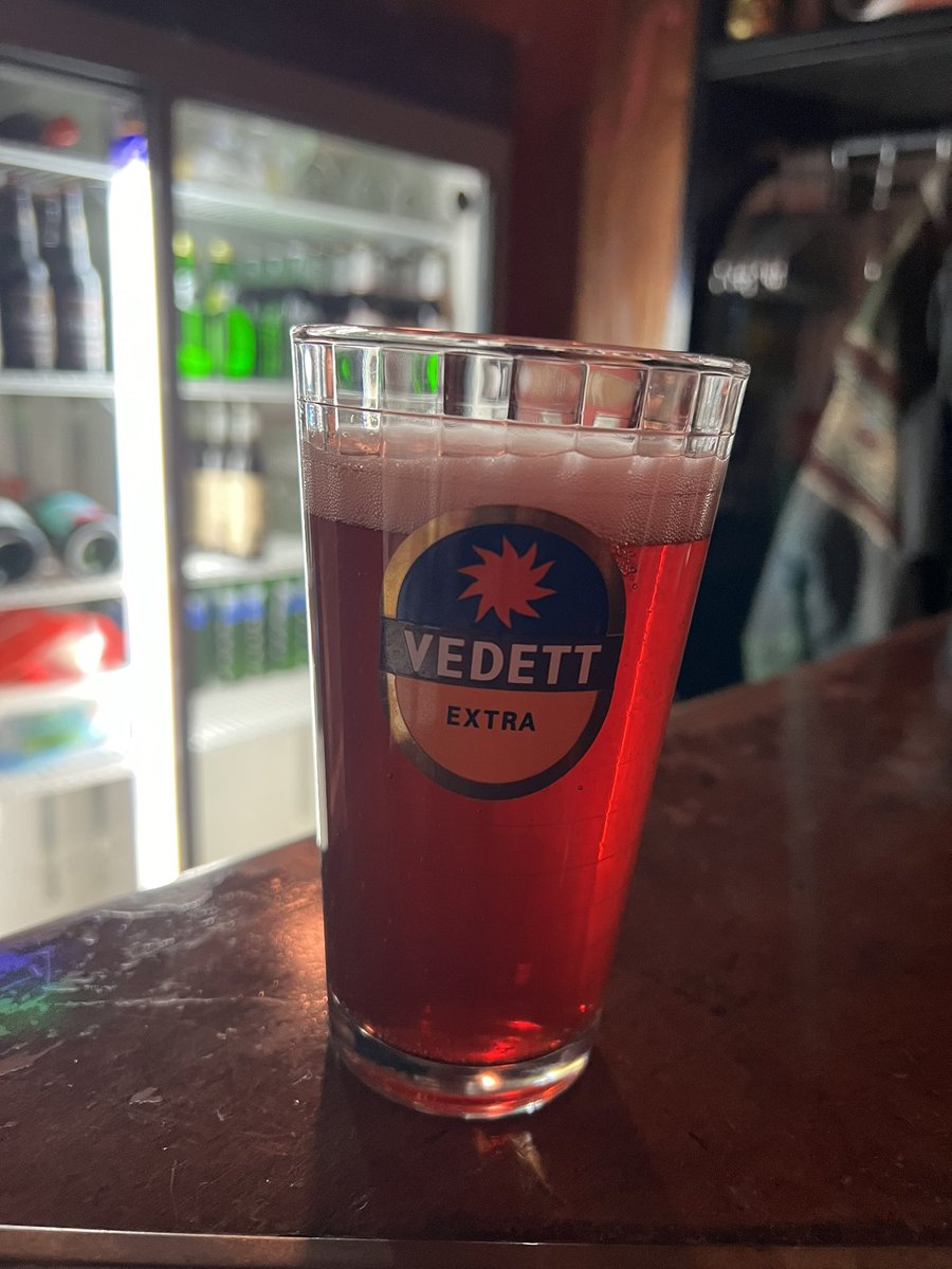 Qu_ma's tweet image. 3ステージ終えて一通り飲んで今

今宵もフラッと覗いたお客さんを音でロックして踊らせてきました
ルタンマジックのおかげですね
いい場所にはいい音が宿ります

演奏家として痺れるシチュですがこういう場所は成長させてくれます
沢山のお立ち寄りありがとうございました！
ルタンペルデュ最高！！