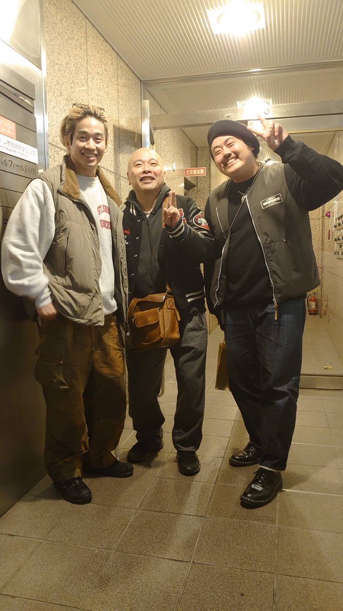 舞台『蟻地獄』から時は過ぎ

念願の食事会行ってきました✨

めちゃめちゃ楽しい夜会🤦🏻‍♂️

武村先生、けいいちキャプテンありがとうございました🙌🏻🙌🏻