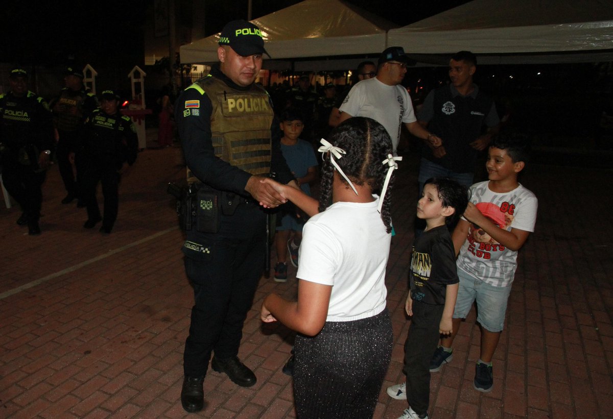 alcaldiabquilla's tweet image. ¡Seguimos llegando a cada rincón con nuestras Caravanas por la Vida!

Acompañamos a la comunidad y socializamos el Código Nacional de Seguridad y Convivencia Ciudadana.

Estuvimos en las 5 localidades, en sectores priorizados y cada vez más cerca de los barranquilleros. 🙌🏼
