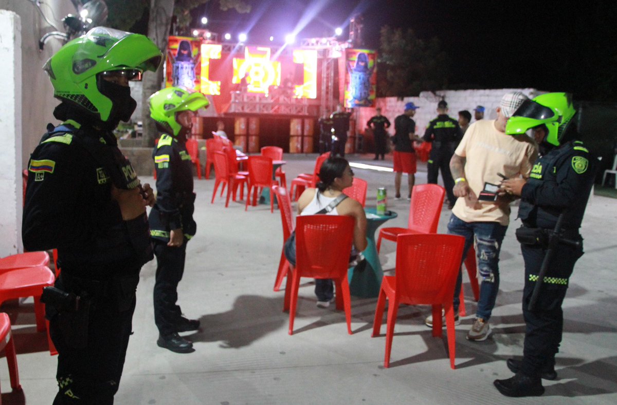 alcaldiabquilla's tweet image. ¡Seguimos llegando a cada rincón con nuestras Caravanas por la Vida!

Acompañamos a la comunidad y socializamos el Código Nacional de Seguridad y Convivencia Ciudadana.

Estuvimos en las 5 localidades, en sectores priorizados y cada vez más cerca de los barranquilleros. 🙌🏼