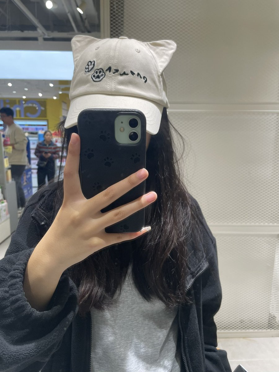 ruirui067571's tweet photo. 新买的帽子，可爱死了！#女高 #女大 #小猫日记 https://t.co/34rxWowSSu