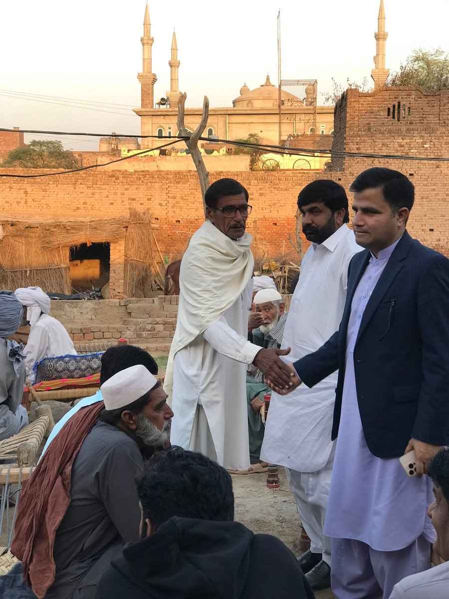 Itzshami021's tweet photo. نعیم حیدر پنجوتھہ کی اپنے حلقے کے لوگوں کے دکھوں اور سکھوں میں شرکت https://t.co/t2DwGL2bkt