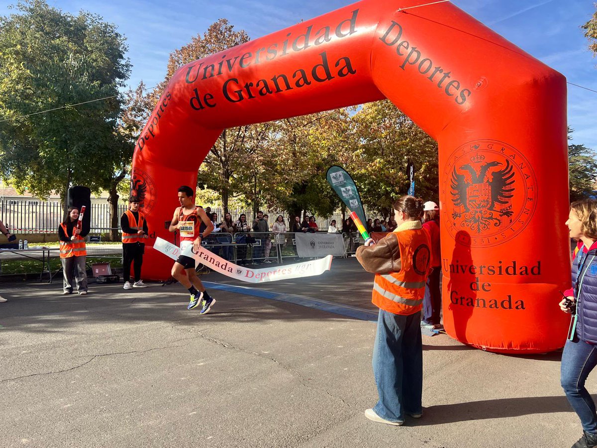 houssameB's tweet image. Vencedor de la XI carrera Universidad de Granada @CanalUGR ¡Cómo he disfrutado compitiendo en una ciudad con tanto encanto y con una organización de diez @DeportesUGR 👏 Me he vuelto a sentir muy bien acogido  en un circuito sinuoso y siempre alentado por los ánimos del público.