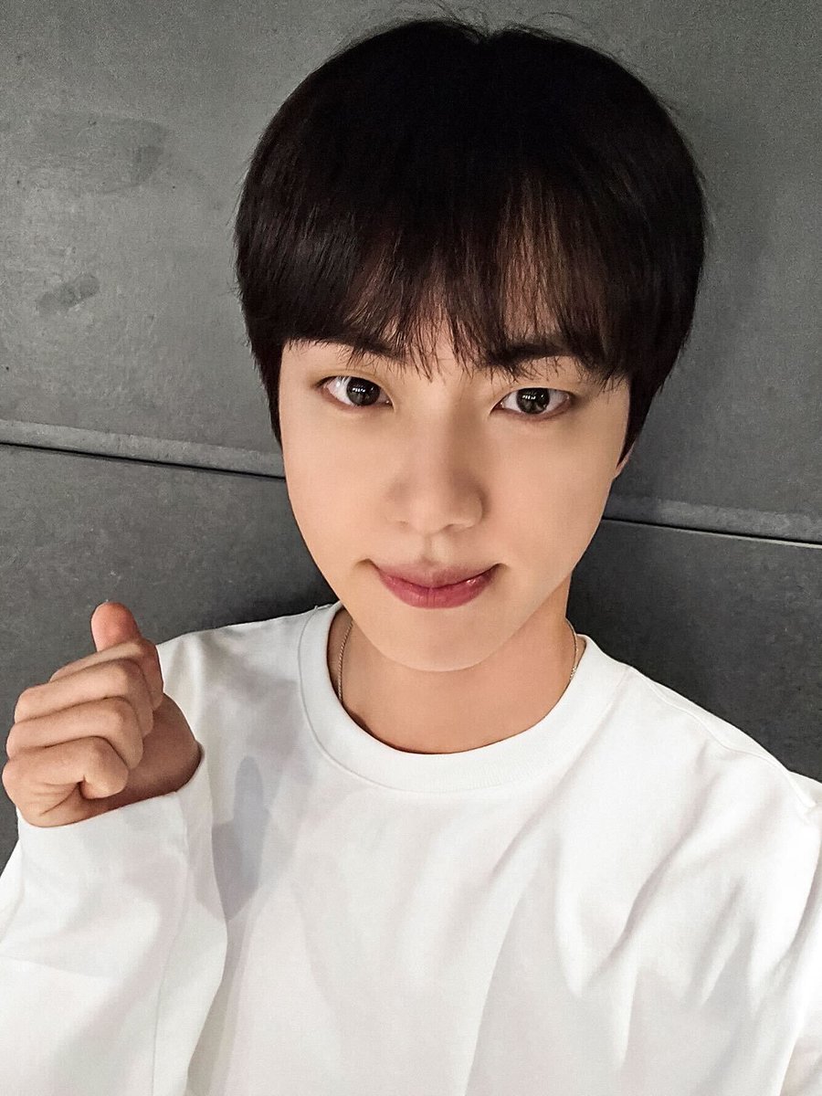 etherealtannie's tweet photo. I'm voting #Jin for #2025MAMAVOTE https://t.co/iX8LoVkMxG