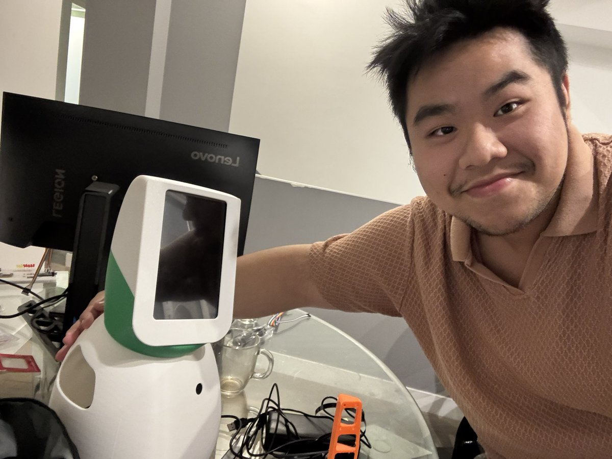 pham_blnh's tweet image. week 1 of building bebo, an open source mini humanoid for less than 1000$

&amp;gt; completed the design for the upper body and arms
&amp;gt; completed the software runtime and architecture
&amp;gt; bebo has its own memory of the world, the people it has seen, the object it likes,…
&amp;gt; can run 24/7,…