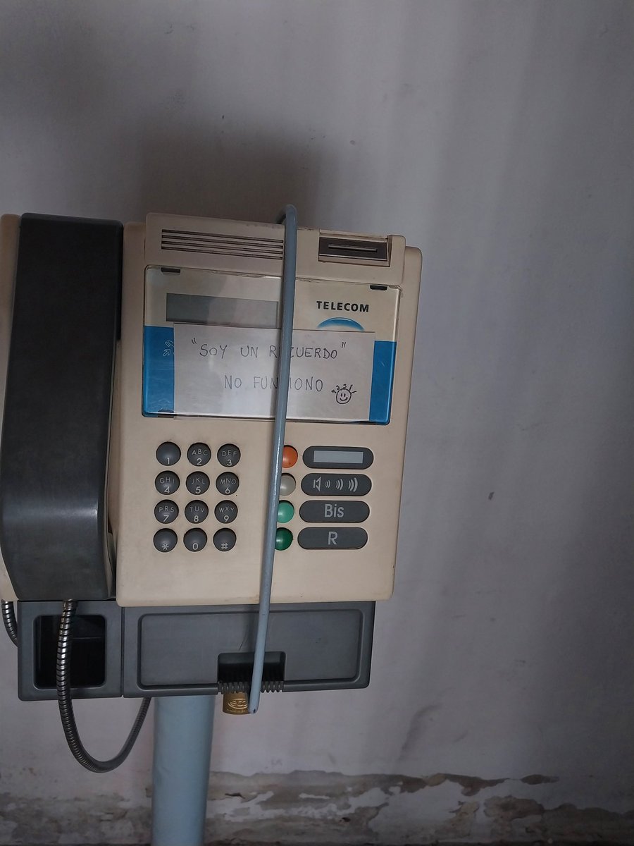 trolumXIV's tweet image. "SOY UN RECUERDO, NO FUNCIONO"

como me vas a regalar un poema así???????