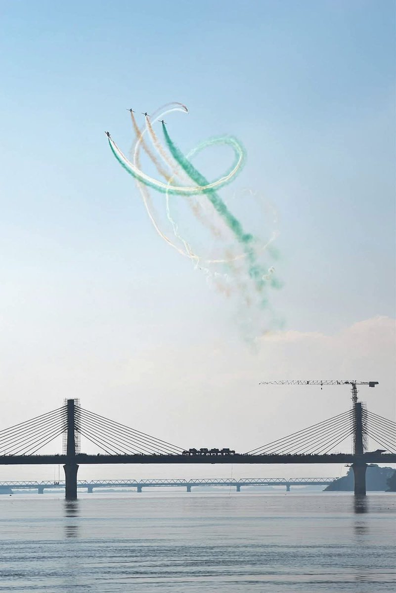 TheAshokSinghal's tweet photo. From sinking Mughals at Saraighat to smoking PAF at Sargodha - to precision strikes in #OperationSindoor.
Same spirit. Different battlefield - @IAF_MCC
Godspeed to Jai Hind Ki Sena! 🇮🇳
#FlyingDisplay2025 https://t.co/0cBj8IdIrc