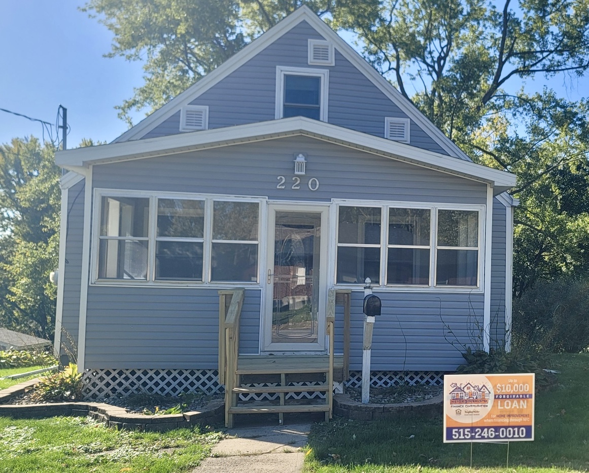 Are you looking for a large yard in Des Moines? Take a peek at this south side walkout home. 🌳🏡
Call our office for more details of how NFC can help you with downpayment and closing costs. 
📲 515-246-0010
zillow.com/homedetails/22…
NMLS# 8943 Equal Housing Lender
