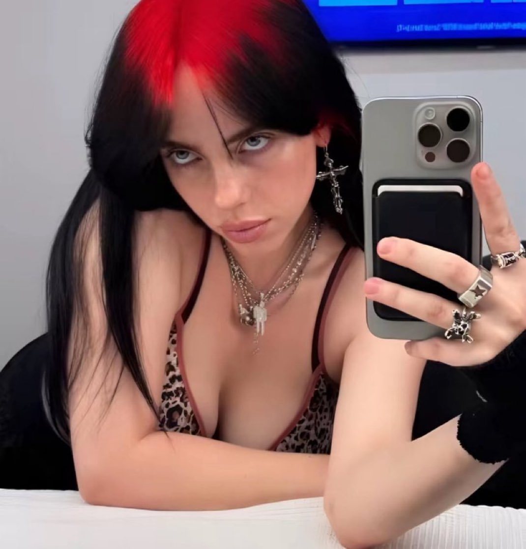 billie eilish source (@billiesource) on Twitter photo 