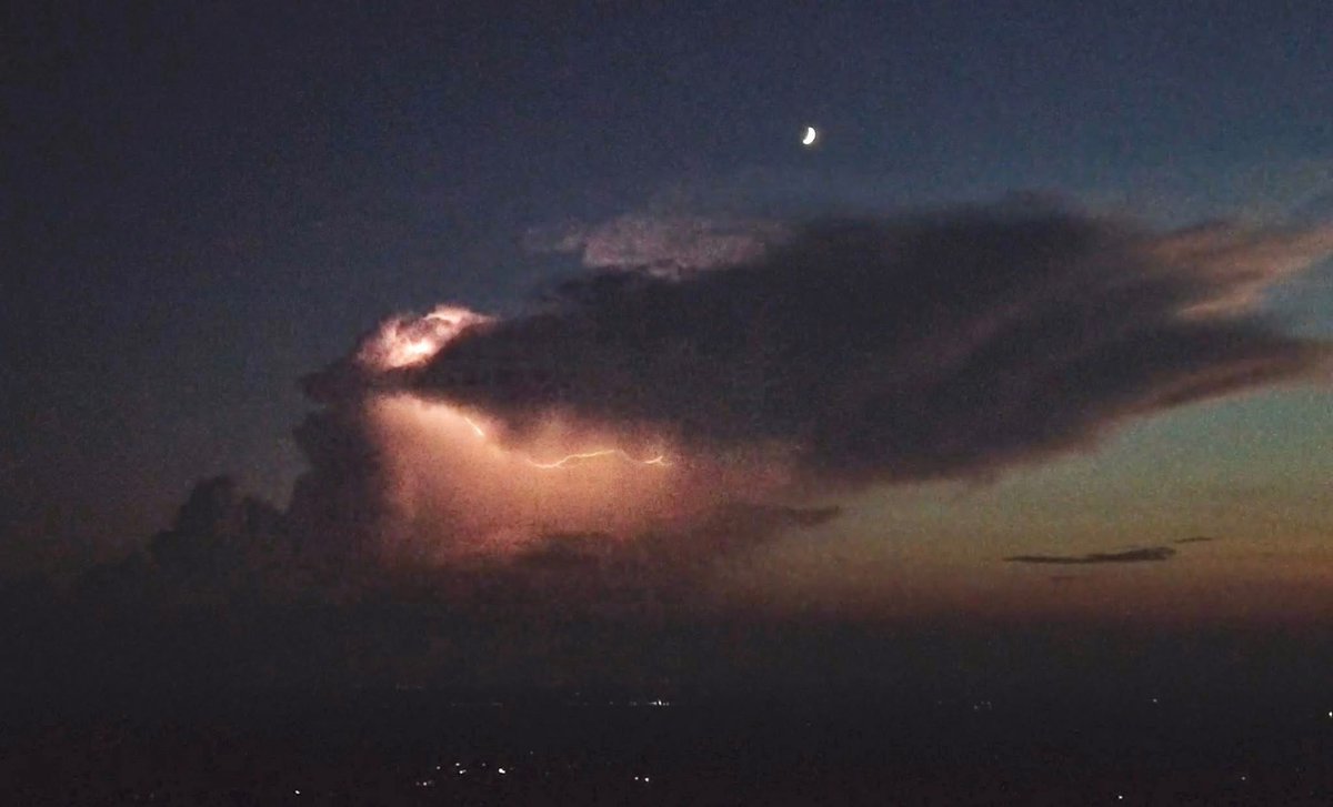 stmchsr01's tweet image. Various lightning aerials this year

#aerial #cloudscience #cloudphysics #meteorology #physics #aerospace #engineering #storm #cumulus #thunderstorm #wx #clouds #aerial #otherworld #aboveclouds #air #watervapor #science #cloudscape #cottonball #blanket #meteorology #kywx #tnwx