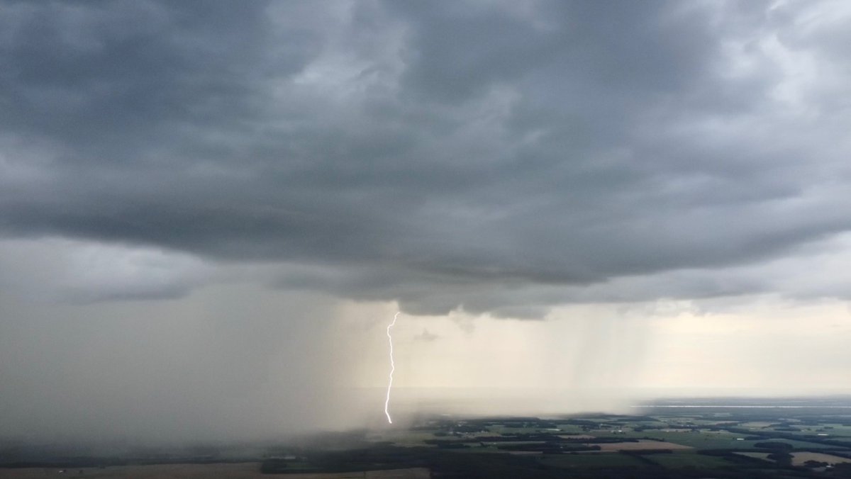 stmchsr01's tweet image. Various lightning aerials this year

#aerial #cloudscience #cloudphysics #meteorology #physics #aerospace #engineering #storm #cumulus #thunderstorm #wx #clouds #aerial #otherworld #aboveclouds #air #watervapor #science #cloudscape #cottonball #blanket #meteorology #kywx #tnwx