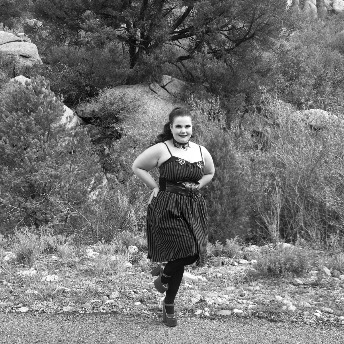 Ms_Harley_Daze's tweet image. Hey y&apos;all, I&apos;m selling a lot of my stuff on #Poshmark if anyone is interested. I have #pinup stuff, #purses, #fashion and so much more. Feel free to ask me any questions!
posh.mk/KypxxdLE8Xb