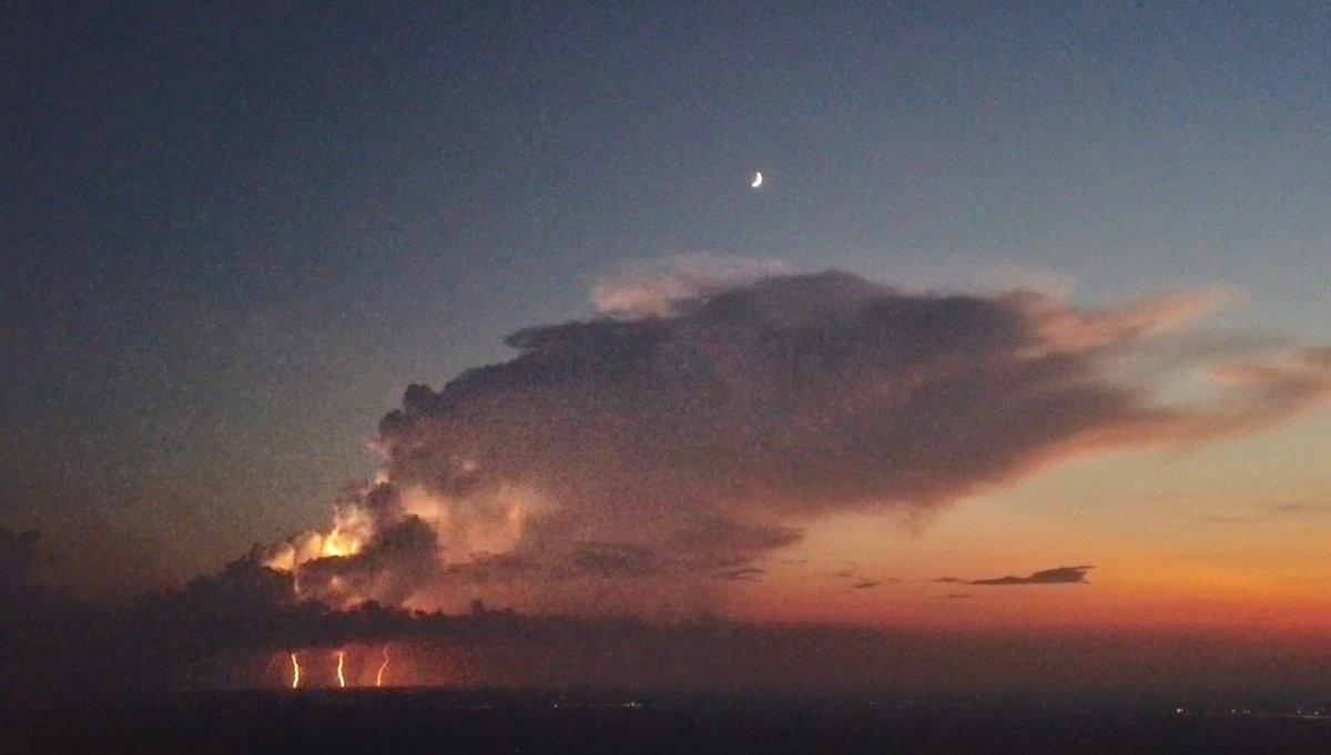 stmchsr01's tweet image. Various lightning aerials this year

#aerial #cloudscience #cloudphysics #meteorology #physics #aerospace #engineering #storm #cumulus #thunderstorm #wx #clouds #aerial #otherworld #aboveclouds #air #watervapor #science #cloudscape #cottonball #blanket #meteorology #kywx #tnwx