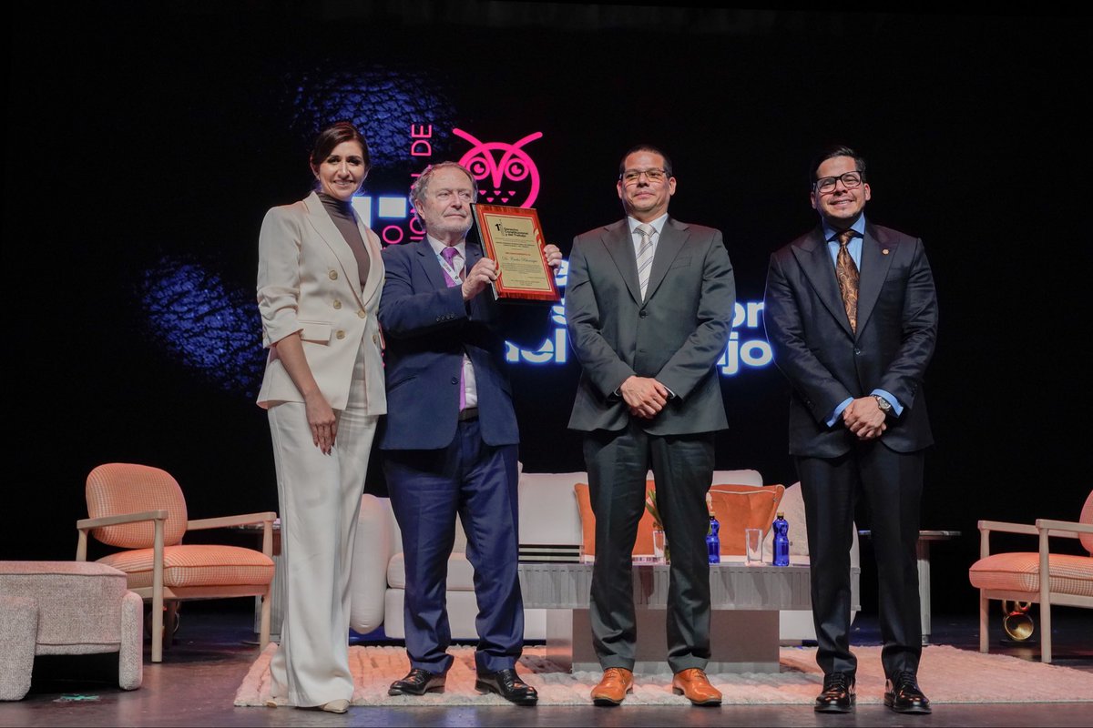 Reconocer la trayectoria de quienes han dedicado su vida al estudio y la defensa del Derecho del Trabajo, es también rendir homenaje al conocimiento que transforma sociedades.

En el marco del Primer Congreso Internacional de Derecho Constitucional y del Trabajo, se conmemoró a