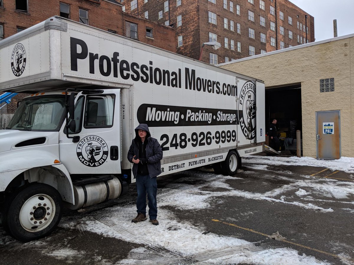 Professional Movers tweet media